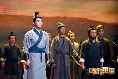 大学校园厕拍学生们撒尿合集剧照2
